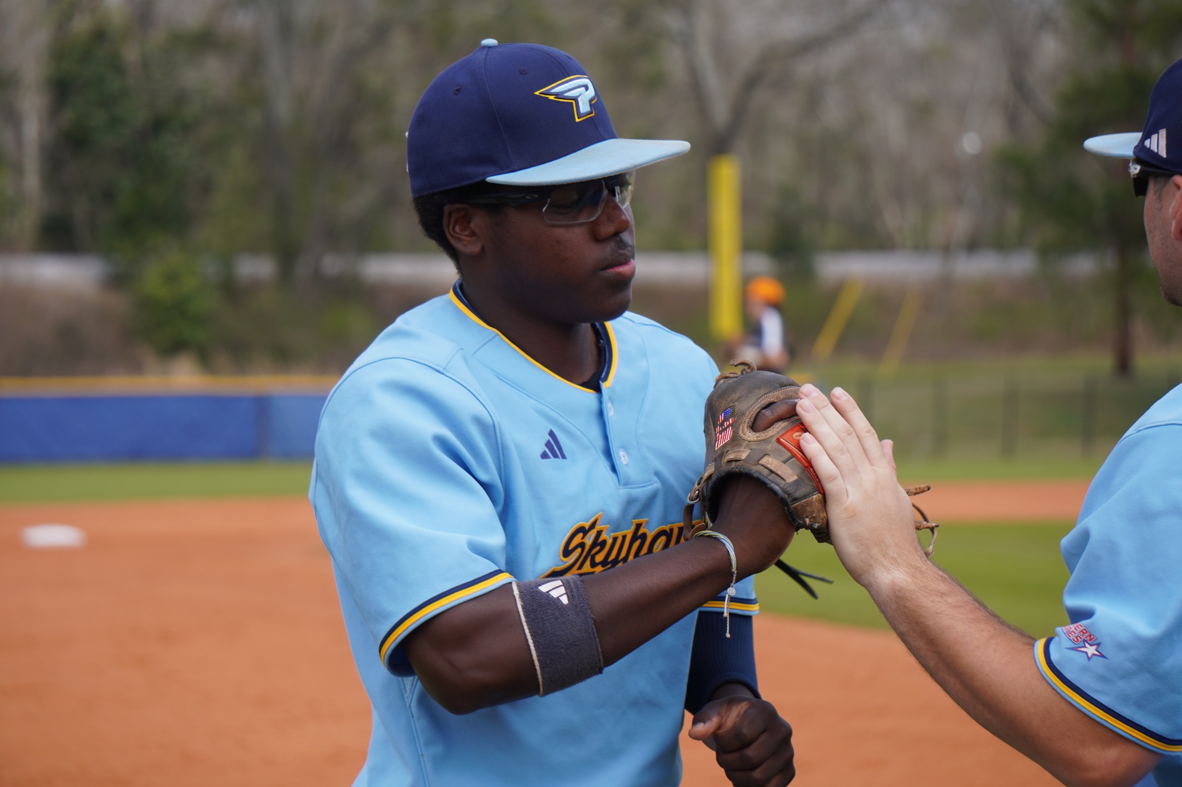 Skyhawks Split the Day