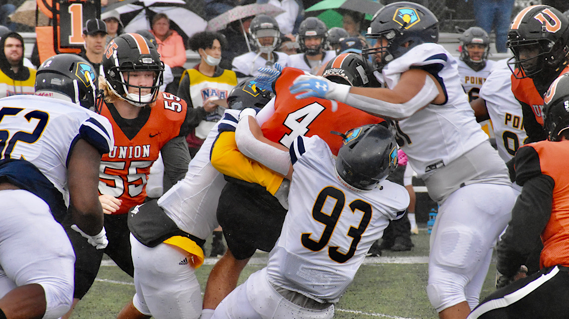 Strong first half lifts football to 27-20 win over Union