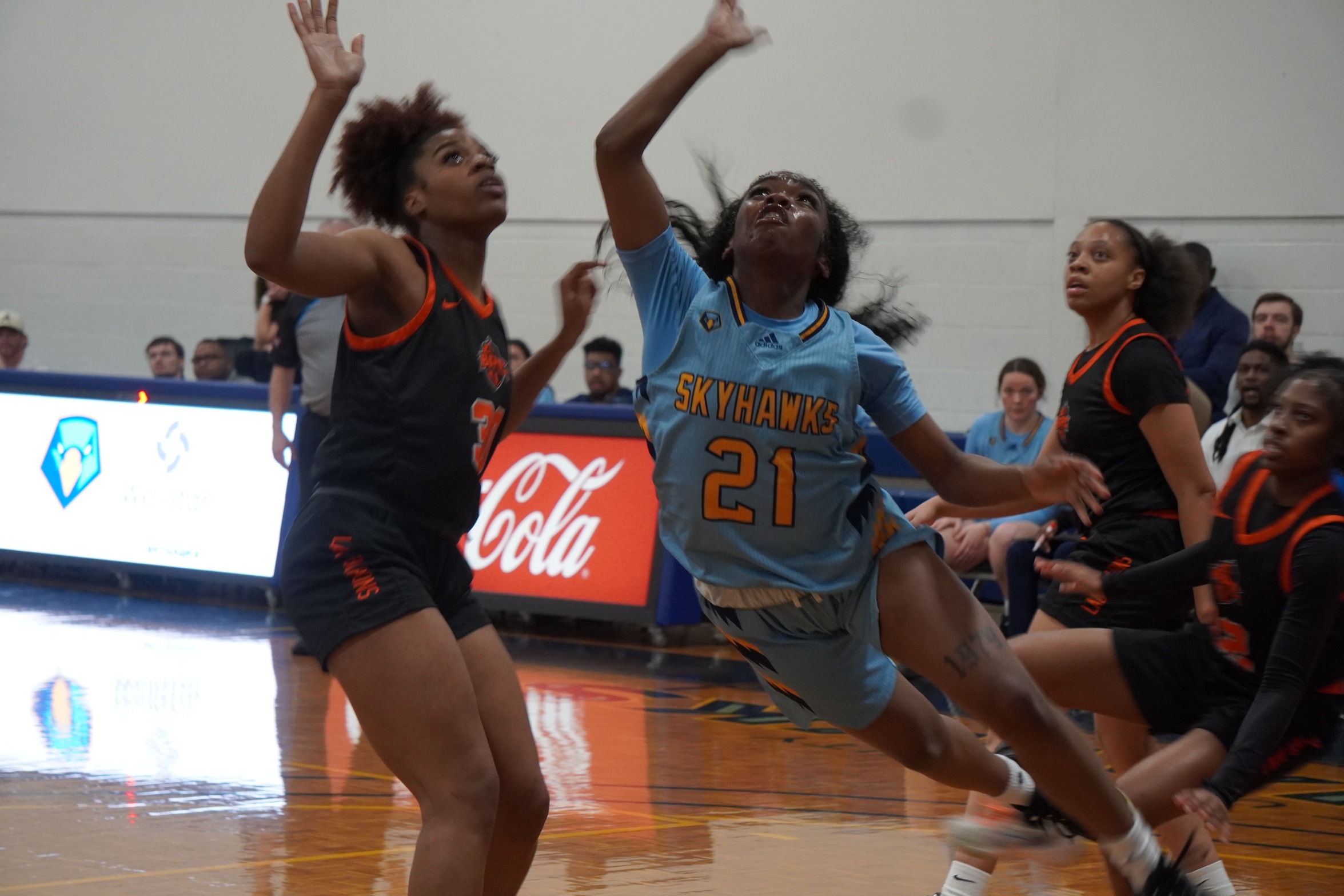 Skyhawks Suffer Narrow Defeat in Conference Clash Against Running Eagles