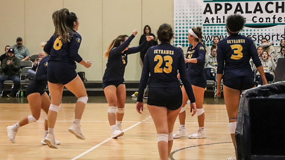 Volleyball sweeps Montreat to advance in AAC tournament